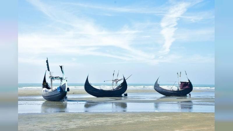 ট্রলারডুবির দুই দিন পর উখিয়ার সাগরপাড় থেকে ৩ মরদেহ উদ্ধার