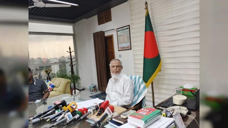 সরকারের চাপে নির্বাচন পেছানোর অভিযোগ নাকচ করল ইসি