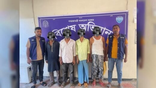 কক্সবাজারে পুলিশের অভিযানে গ্রেপ্তার ৩৬, চোলাই মদ ও ইয়াবা উদ্ধার