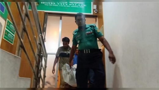 চট্টগ্রামে আবাসিক হোটেল থেকে নারীর ঝুলন্ত মরদেহ উদ্ধার