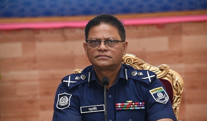 পুলিশকে শৃঙ্খলা ও পেশাদারিত্বে ফেরাতে কঠোর আইজিপি
