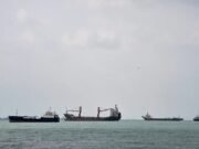 মার্কিন হামলার জবাবে ৬ জাহাজে ইরানের হামলা
