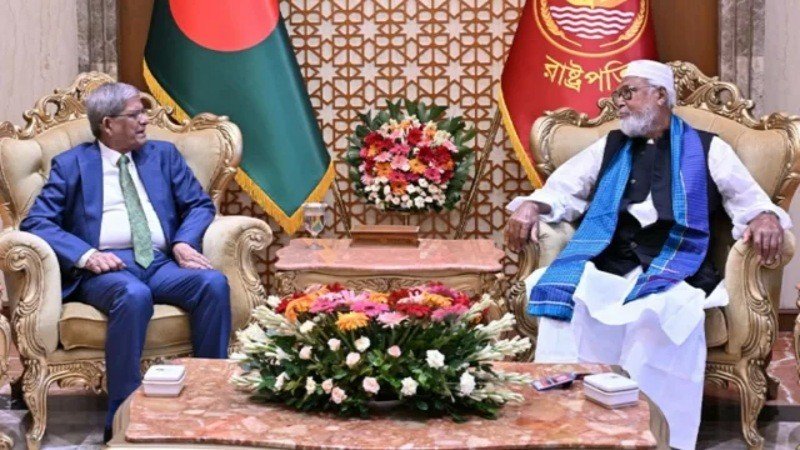 রাষ্ট্রপতির সঙ্গে বঙ্গবীর কাদের সিদ্দিকীর সৌজন্য সাক্ষাৎ