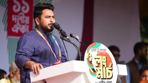 হেলিকপ্টারে পালাবেন নাকি সম্মানের সঙ্গে পদত্যাগ করবেন: নাহিদ ইসলাম