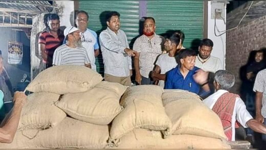 নাটোরে ব্যবসায়ীর গোডাউন থেকে খাদ্যবান্ধব কর্মসূচির ৭৩ বস্তা চাল উদ্ধার