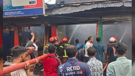 পাংশায় বসতবাড়ির রান্নাঘরে আগুনে ৫ দোকান পুড়ে ছাই, কোটি টাকার ক্ষয়ক্ষতি