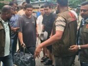 হোটেলে ‘সাইবার আস্তানা’, বিপুল সংখ্যক আইফোনসহ ৬ চীনা আটক