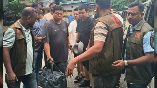 হোটেলে ‘সাইবার আস্তানা’, বিপুল সংখ্যক আইফোনসহ ৬ চীনা আটক