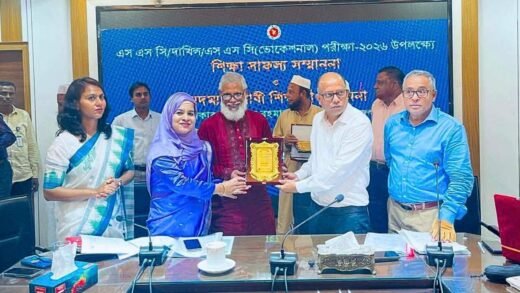 জিপিএ-৫ প্রাপ্ত মেধাবী শিক্ষার্থীদের সংবর্ধনা দিল নেত্রকোনা জেলা প্রশাসন