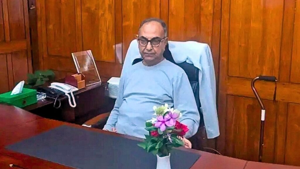 সংসদে নিজ দফতরে প্রথম দিনের কাজ শুরু করলেন মির্জা আব্বাস