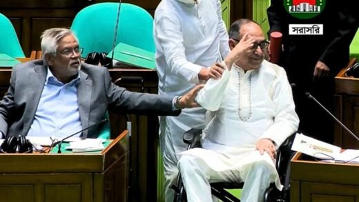 হুইল চেয়ারে সংসদ অধিবেশনে মির্জা আব্বাস, অভিনন্দন জানালেন স্পিকার