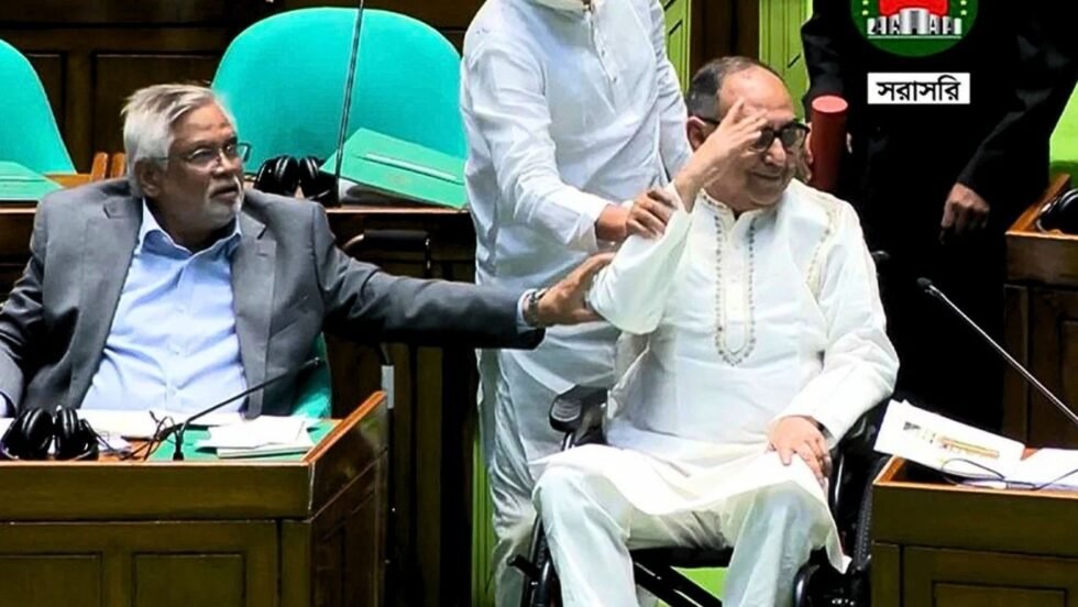 হুইল চেয়ারে সংসদ অধিবেশনে মির্জা আব্বাস, অভিনন্দন জানালেন স্পিকার