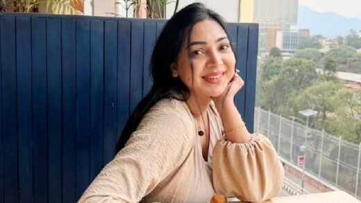 রাত ১০টার পর পাওয়া যায় না প্রভাকে, কি করেন তিনি