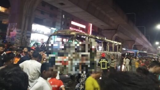 রাজধানীতে যাত্রীবাহী বাসে আগুন