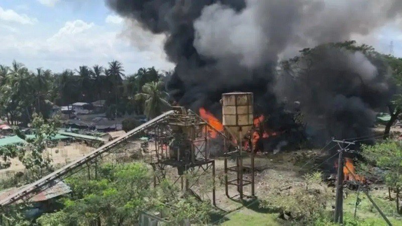 বাংলাদেশ সীমান্তের কাছে মিয়ানমারের বিমান হামলা, নিহত ৫০
