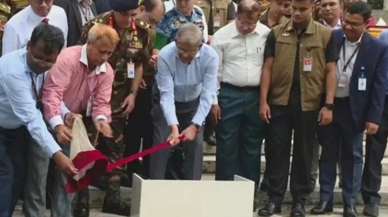 বঙ্গভবনের পুকুরে ৪০০ কেজি মাছের পোনা অবমুক্ত করলেন রাষ্ট্রপতি
