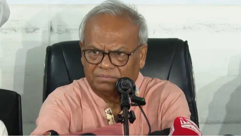 পাশের দেশ থেকে নির্দেশ দিচ্ছেন কোথায় বোমা ফেলা হবে: রিজভী