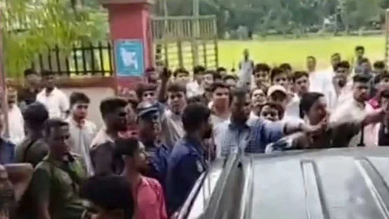 হান্নান মাসউদের বক্তব্য ঘিরে বিএনপি-এনসিপির সংঘর্ষ, আহত ৮