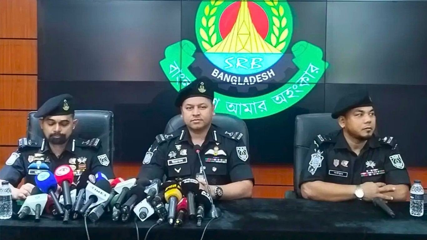 অস্ত্রের তথ্য দিলে মিলবে পুরস্কার, ‘অভয়’ দিলেন এসআরবি প্রধান