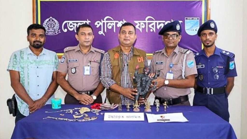 ফরিদপুরে কালীবাড়ি মন্দিরের কষ্টিপাথরের মূর্তি উদ্ধার, গ্রেপ্তার ৪