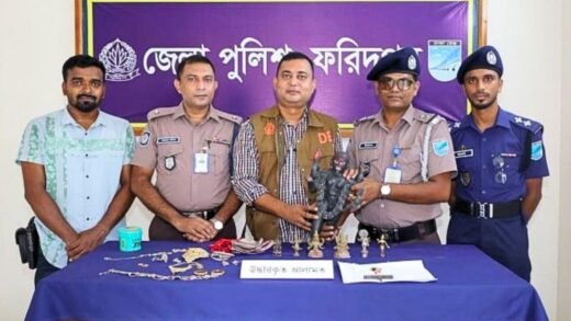 ফরিদপুরে কালীবাড়ি মন্দিরের কষ্টিপাথরের মূর্তি উদ্ধার, গ্রেপ্তার ৪