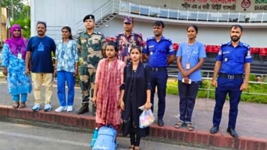 ভারত থেকে ট্রাভেল পারমিটে বেনাপোল দিয়ে দেশে ফিরলেন দুই নারী