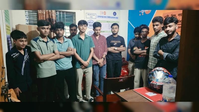 নোয়াখালীতে কিশোর গ্যাংবিরোধী অভিযানে আটক ৬৮