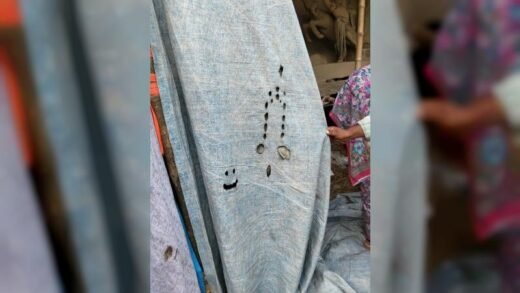 মির্জাপুরে পূজার প্রতিমা ভেঙ্গে আচ্ছাদনে তীর চিহ্ন অঙ্কন