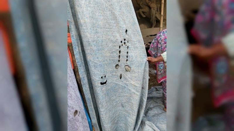 মির্জাপুরে পূজার প্রতিমা ভেঙ্গে আচ্ছাদনে তীর চিহ্ন অঙ্কন