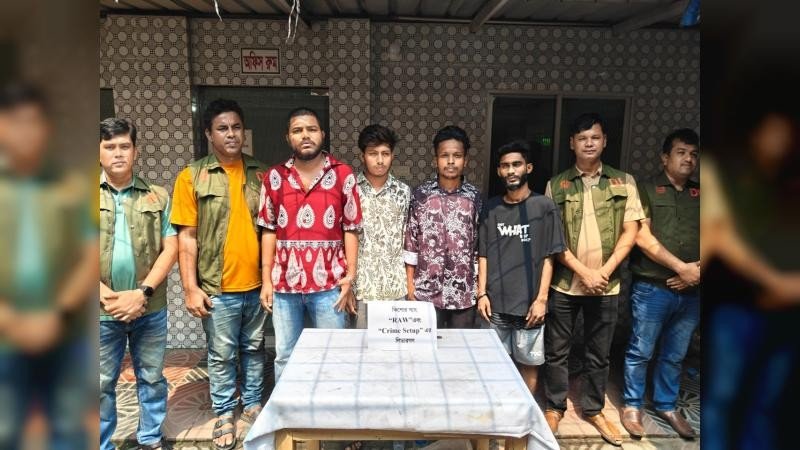 কুমিল্লায় কিশোর গ্যাং ‘র’ ও ‘ক্রাইম সেটআপের’ ৪ সদস্য গ্রেপ্তার