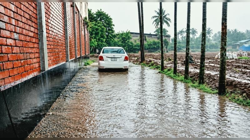 ঘোড়াশালে ড্রেনেজ বিপর্যয়: সামান্য বৃষ্টিতেই জলমগ্ন সড়ক, চরম ভোগান্তিতে পৌরবাসী