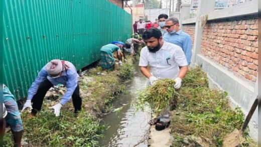 ডেঙ্গু প্রতিরোধে ময়মনসিংহ জুড়ে স্বেচ্ছাশ্রমে পরিচ্ছন্নতা অভিযান