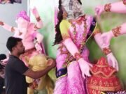 নড়াইলে প্রতিমা তৈরির কাজ প্রায় শেষ, চলছে রং-তুলির শেষ আঁচড়