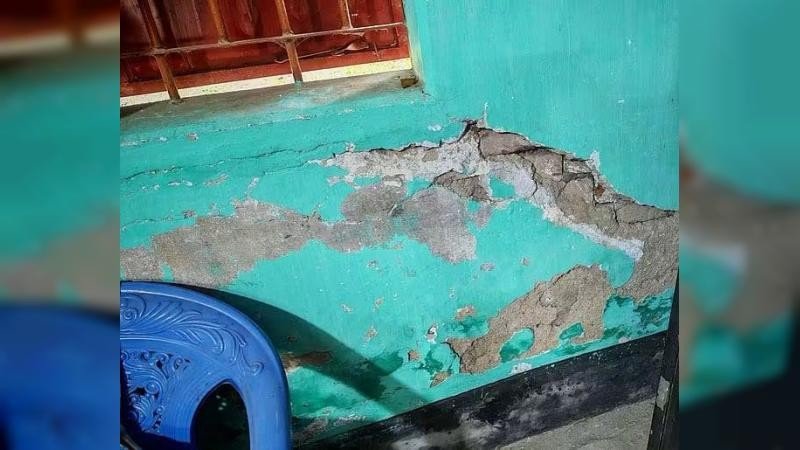 জয়পুরহাটে শিক্ষা দপ্তরের নাকের ডগায় ঝুঁকিপূর্ণ ভবনে পাঠদান
