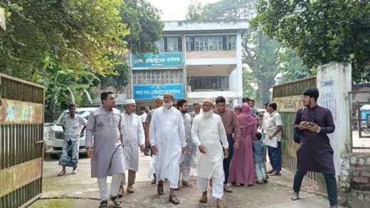 সাব-রেজিস্ট্রার অফিস পরিদর্শনে এমপি