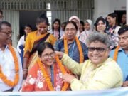 মোংলার চাঁদপাই স্কুলে ফুলের মালা পরিয়ে শিক্ষক দিবস পালন