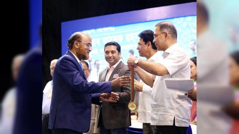 দেশের ১০০ গুণী শিক্ষকের একজন নোবিপ্রবির অধ্যাপক ড. বেলাল হোসাইন