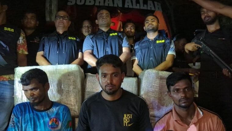 মোংলায় ১২০ কেজি গাঁজাসহ আটক ৩