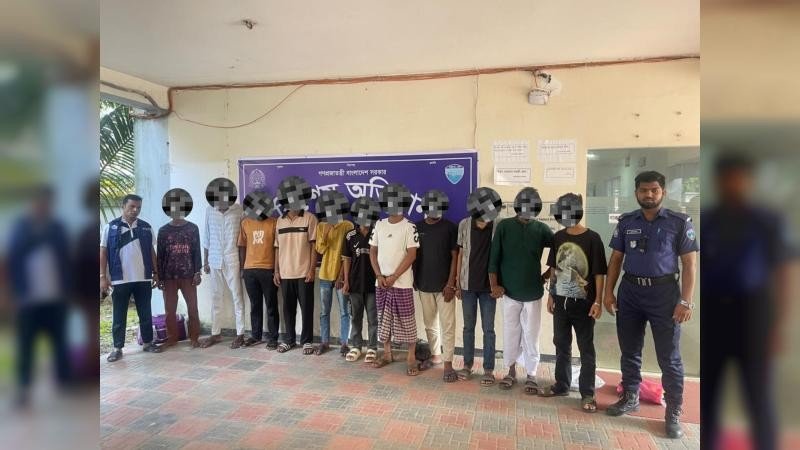 ছিনতাইকারী-মাদকসেবীসহ ২৫ জন গ্রেপ্তার, হেফাজতে ১৭ কিশোর