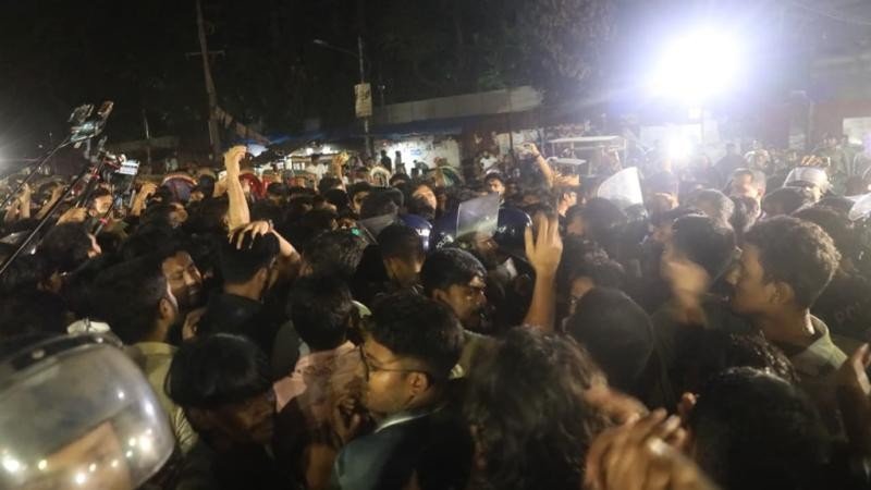 শাহবাগ থানায় ঢাবি সাংবাদিকদের ওপর হামলা, পাঁচ মাস পর তদন্ত প্রতিবেদন জমা
