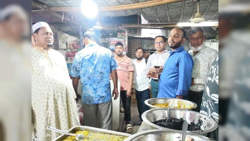 বুড়িচংয়ের কংশনগর বাজারে অস্বাস্থ্যকর পরিবেশে খাবার তৈরি, দুই রেস্টুরেন্টকে জরিমানা