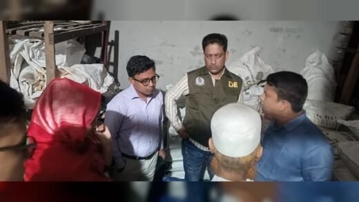 লালমনিরহাটে ৫৬ বস্তা মজুত করা সার জব্দ, জরিমানা