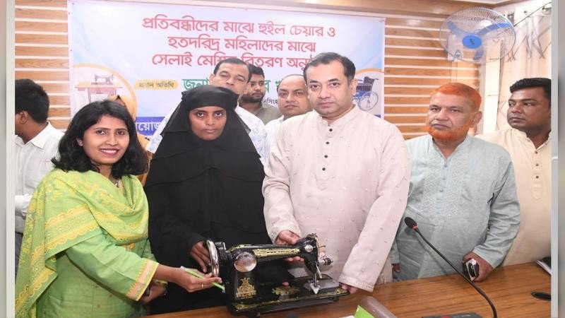 সেলাই মেশিনকে আয়ের উৎস হিসেবে কাজে লাগানোর আহ্বান প্রতিমন্ত্রীর
