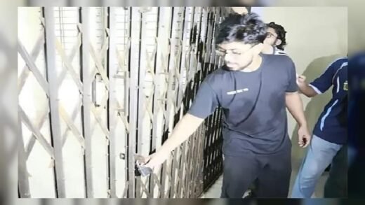চুয়েটে তালা ভেঙ্গে ভিসির প্রবেশ: শিক্ষার্থীরা পাল্টা তালা দিলো কার্যালয়ে