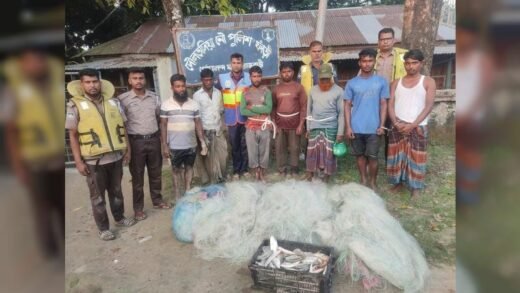 মা ইলিশ সংরক্ষণ অভিযান: কারেন্ট জাল ও ইলিশ উদ্ধার, আটক ৭