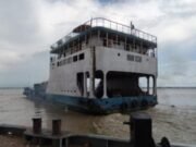 ধাওয়াপাড়া - নাজিরগঞ্জ নৌপথে ফের ফেরি চলাচল বন্ধ