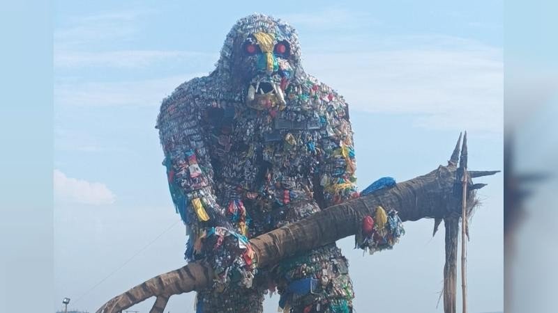 যে বর্জ্যে নোংরা করছি সৈকত, তা-ই ফিরেছে দানব হয়ে
