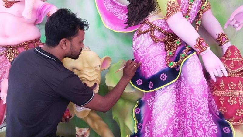 শারদীয় দুর্গাপূজা: নড়াইলে ৫৪৩টি মণ্ডপে চলছে শেষ মুহূর্তের প্রস্ততি