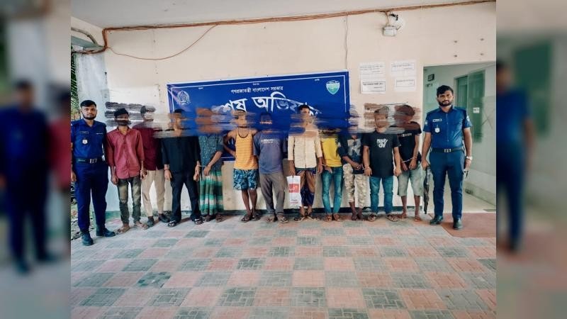 কক্সবাজারে পুলিশের অভিযানে গ্রেপ্তার ১১