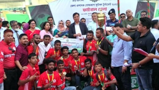 শেরপুের জেলা প্রশাসক গোল্ডকাপ ফুটবলে শেরপুর পৌরসভা দল চ্যাম্পিয়ন
